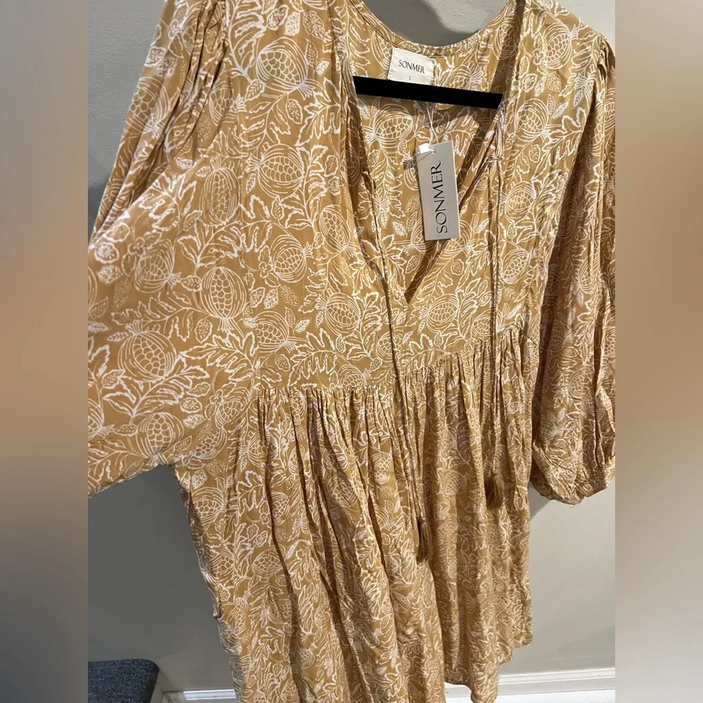 NWT Sonmer light weight Women’s mustard Floral dress with big sleeves - Picture 5 of 10